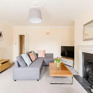 Regency - Private Entrance & Courtyard Cheltenham