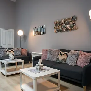 Auburn Willow Luxury Cheltenham