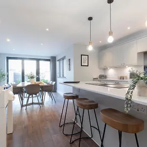 Elliot Oliver - The Old Surgery - Stunning 4 Bedroom With Parking In Cheltenham